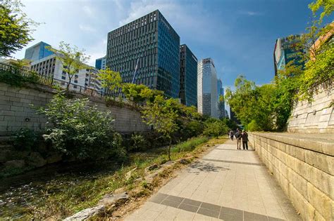  De Cheonggyecheon Stream! Een verborgen oase van rust midden in Seoul