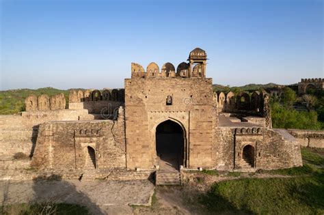 Rohtas Fort: Een imposante Moorse burcht met een mysterieus verleden!