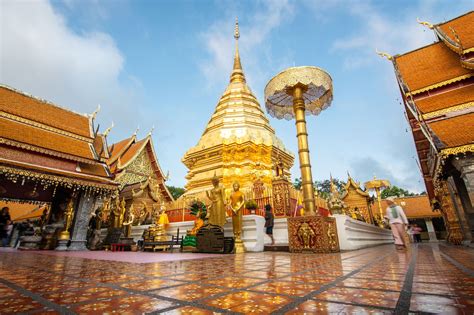 Wat Phra That Doi Suthep: Een imposante tempel met adembenemende uitzichten op Chiang Mai!