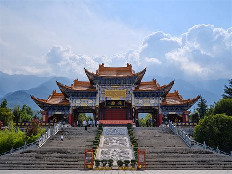 Het Mythische Gezicht van de Cangshan-Bergen Ontdekken bij het Qingshui-Tempel!