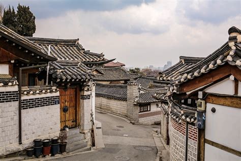 Jukseongdong Hanok Village: Een traditioneel Koreaans dorp vol charme en historische verhalen!