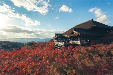 Kiyomizu-dera Tempel: Een Architectonisch Wonder Met Panoramische Uitzichten!