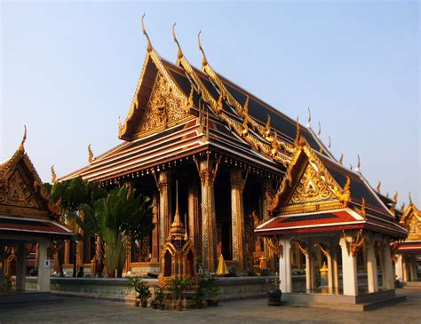  Wat Phra Kaew: De schitterende tempel van de Smaragd Boeddha met een fascinerend verhaal!